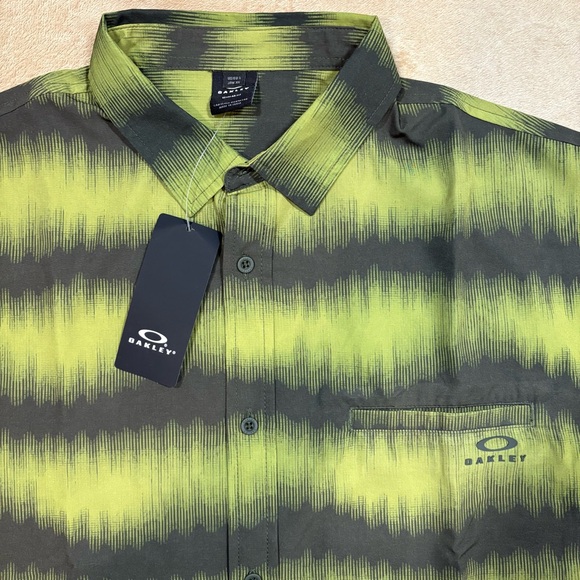 Oakley All Day RC Shirt Green Button Down Short Sleeve Stretch Mens Large NWT - Picture 2 of 7